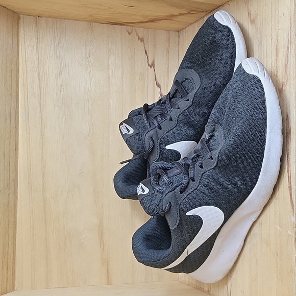 NIKE Men's Black and White Tanjun Sneakers - Picture 2 of 9